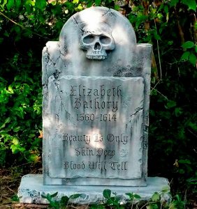 Qanlı Qrafinya, Yelizaveta Batori, Erzsebet Bathory, qatil, cinayətkar, cani, əzab, qəbr 