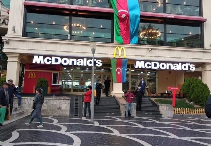 Restoranı boykot etdilər