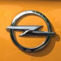 Opel yeni loqosunu tanıdıb
